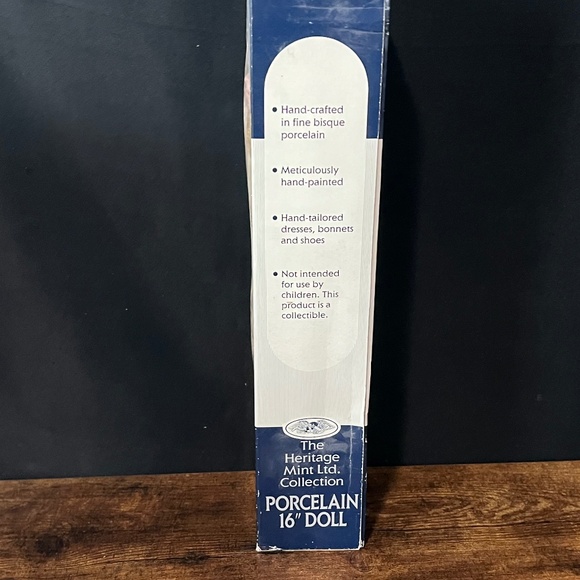 THE HERITAGE MINT LTD COLLECTION Megan 16" Porcelain Doll - Picture 7 of 10